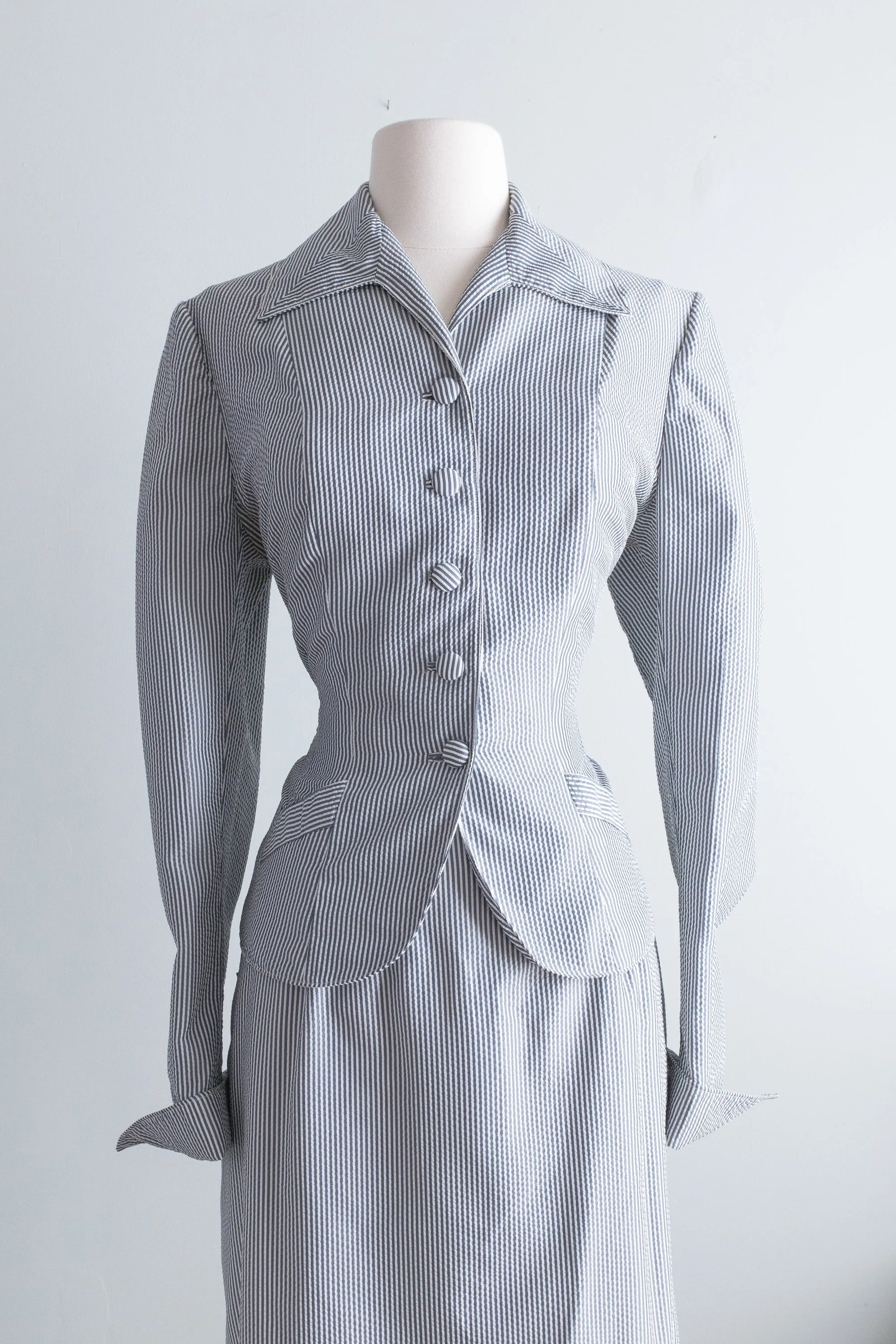 1950's Grey & White Seersucker Suit With Matching Shoes / Medium